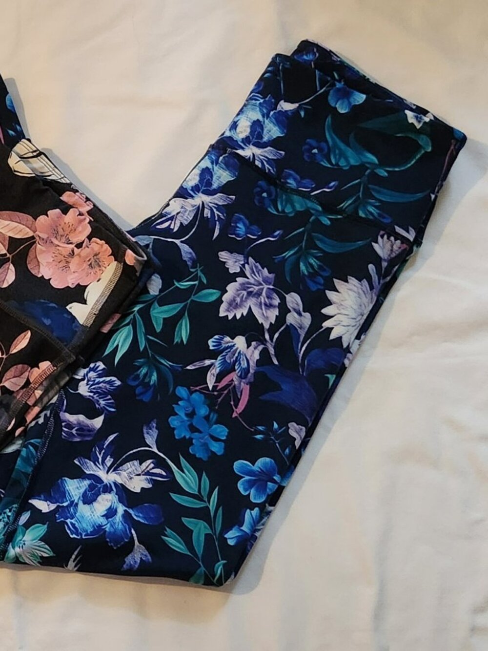 Lot of two Old Navy yoga pants sz L black floral navy floral GUC